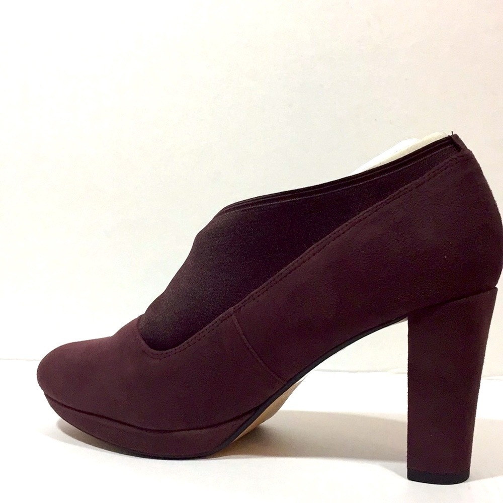 New In Box Clarks Kendra Mix Bootie Size 8.5M